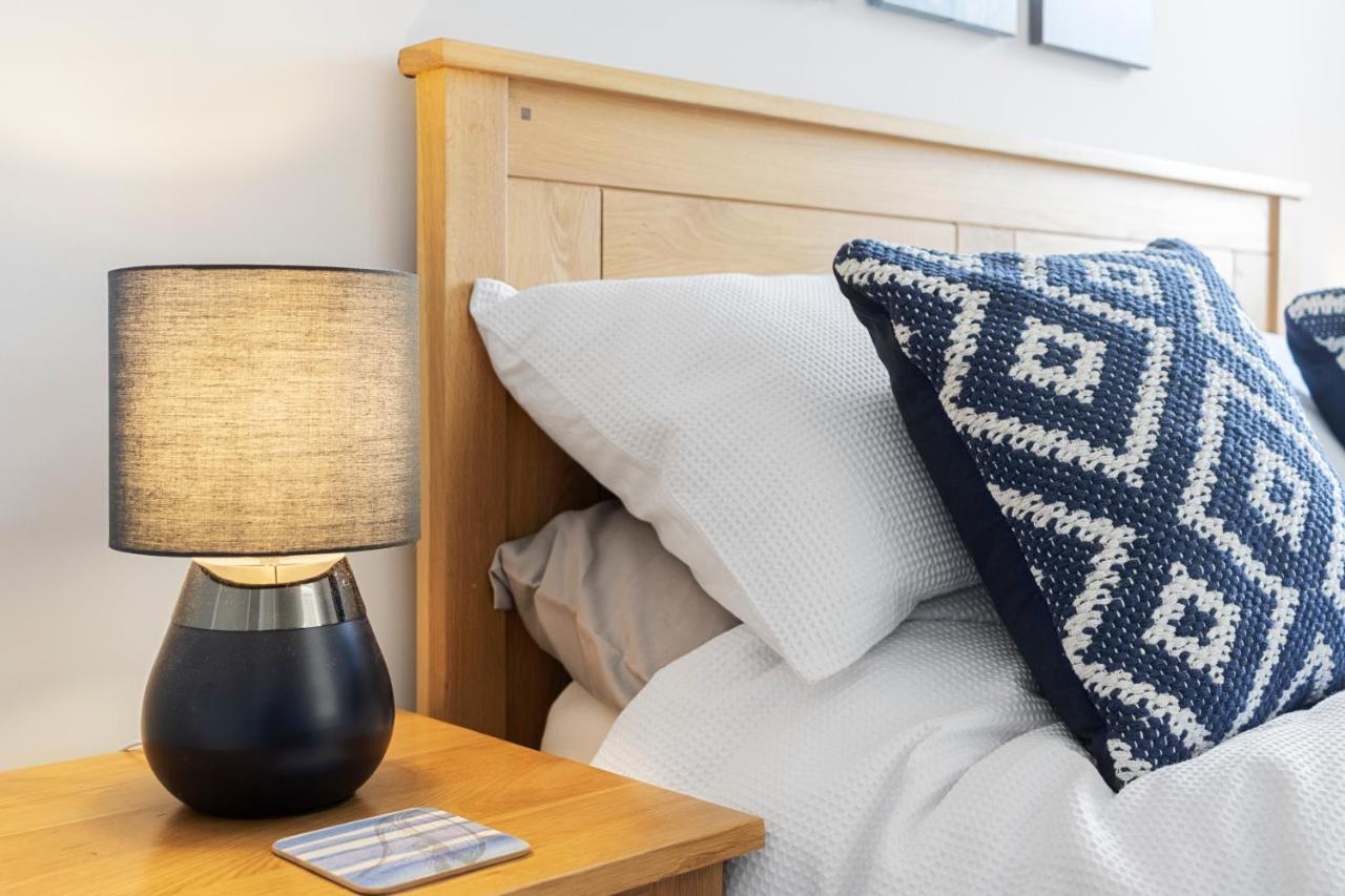 A Modern And Cosy Apartment Just Yards From Brixham'S Bustling Harbourside Exterior foto